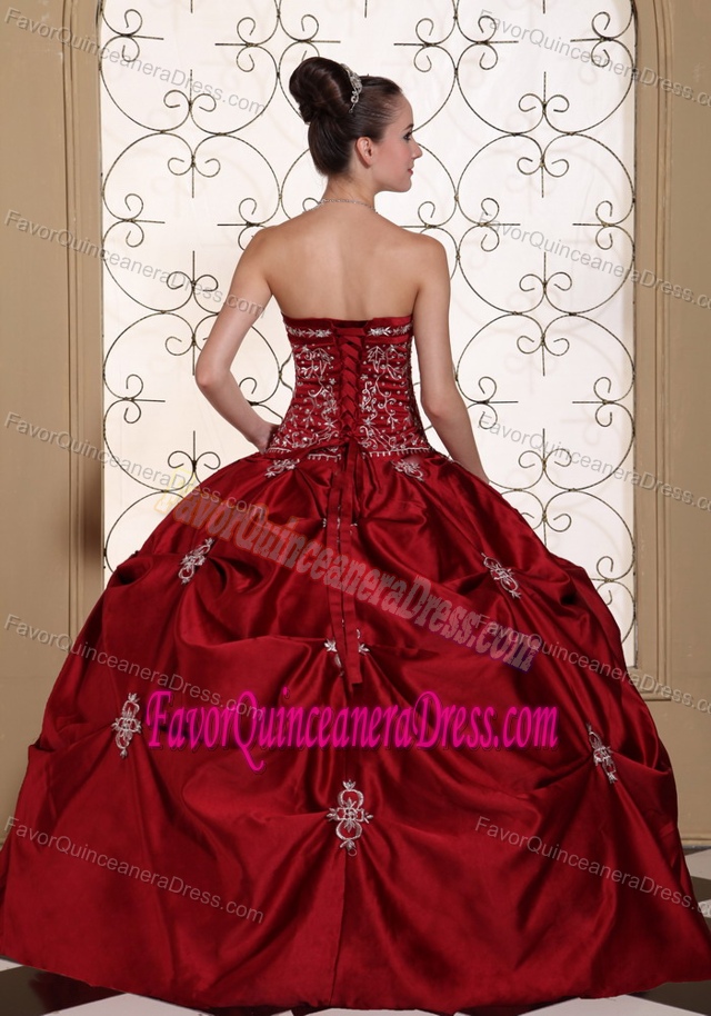 Vintage Strapless Embroidery Pick Ups Wine Red Taffeta Quinceanera Dresses