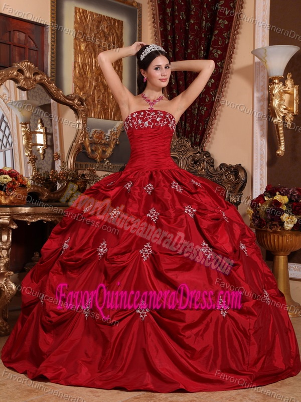 Well-packaged Appliques Strapless Taffeta Quinceanera Dresses in Wine Red