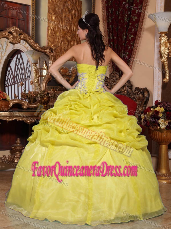 Popular Yellow Organza Quinceanera Gown Dresses with Pick-ups Appliques
