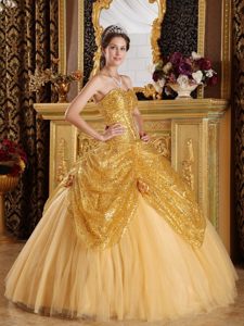 Sequined and Tulle Gold Sweetheart Quinceanera Dresses with Handle Flowers