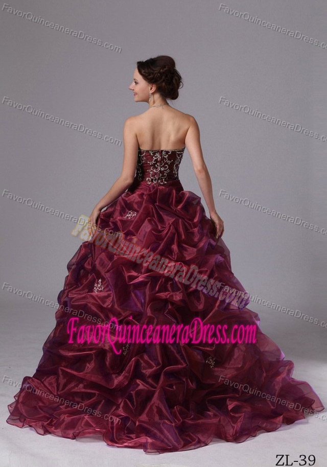 Romantic Embroidered Zipper-up Organza Dress for Quince with Sweep Train
