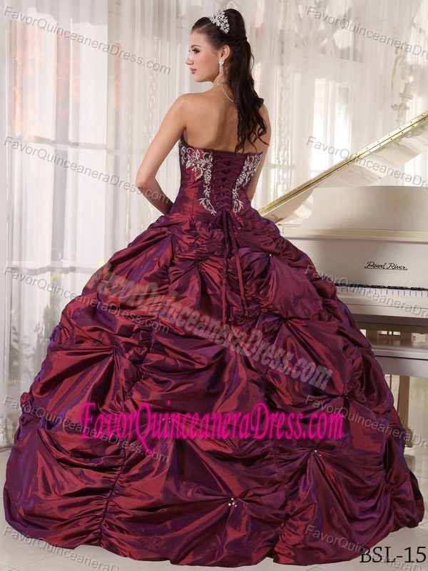 Latest Strapless Bead Pick Ups Burgundy Quinceanera Dress with Embroidery