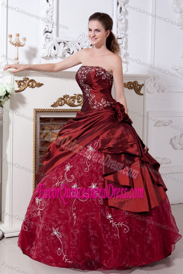 Chic Red Strapless Taffeta and Organza Quince Dress with Embroidery