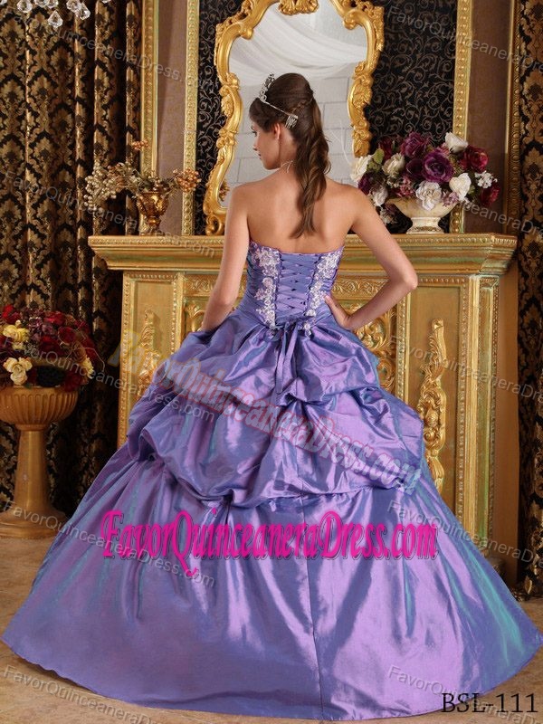 Ruffled Purple Quince Gown Dresses with White Appliques and Handmade Flower