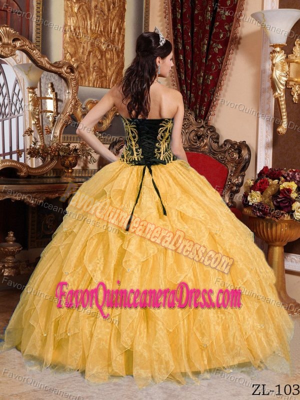 Most Popular Sweetheart Organza Quinces Dresses with Beads and Embroidery