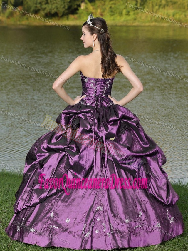 Elegant Purple Strapless Lace-up Taffeta Quinceanera Dresses with Beading