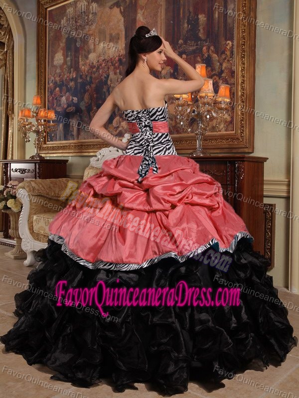 Red and Black Special Fabric Sweetheart Quince Dresses with Ruffles
