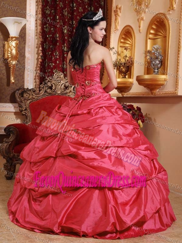 Perfect Coral Red Sweetheart Quince Dress in Taffeta with Appliques