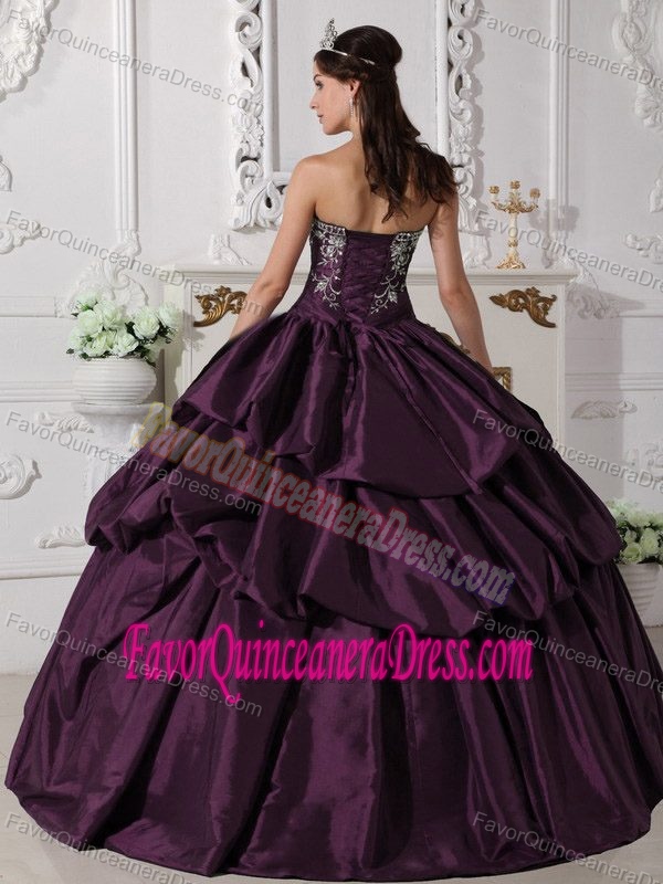 Elegant Purple Ball Gown Strapless 2014 Quinceanera Dress with Embroidery