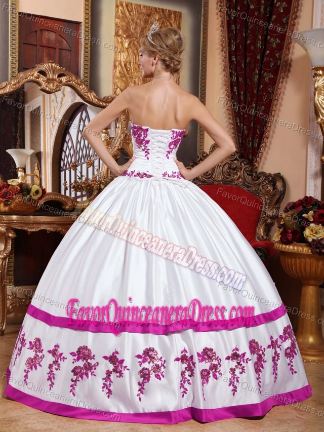 New Style White Sweetheart Appliqued Quinceanera Dresses in Taffeta