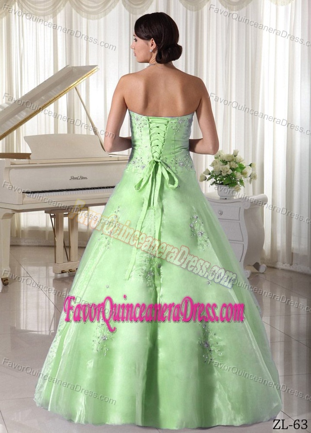 Sweetheart Light Green Organza Quinceanera Dress with Appliques and Beading