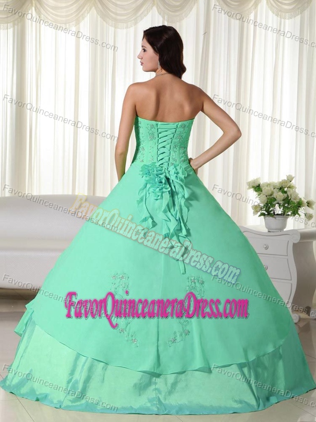 Hot Sale Apple Green Chiffon Quince Dresses with Embroidery and Flower