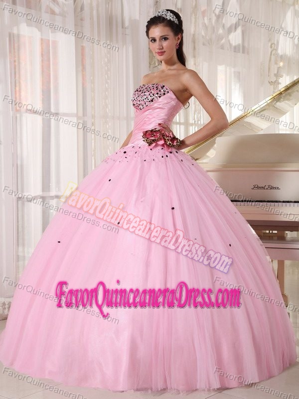 Chic Pink Strapless Floor-length Tulle Sweet 15 Dresses with Beading