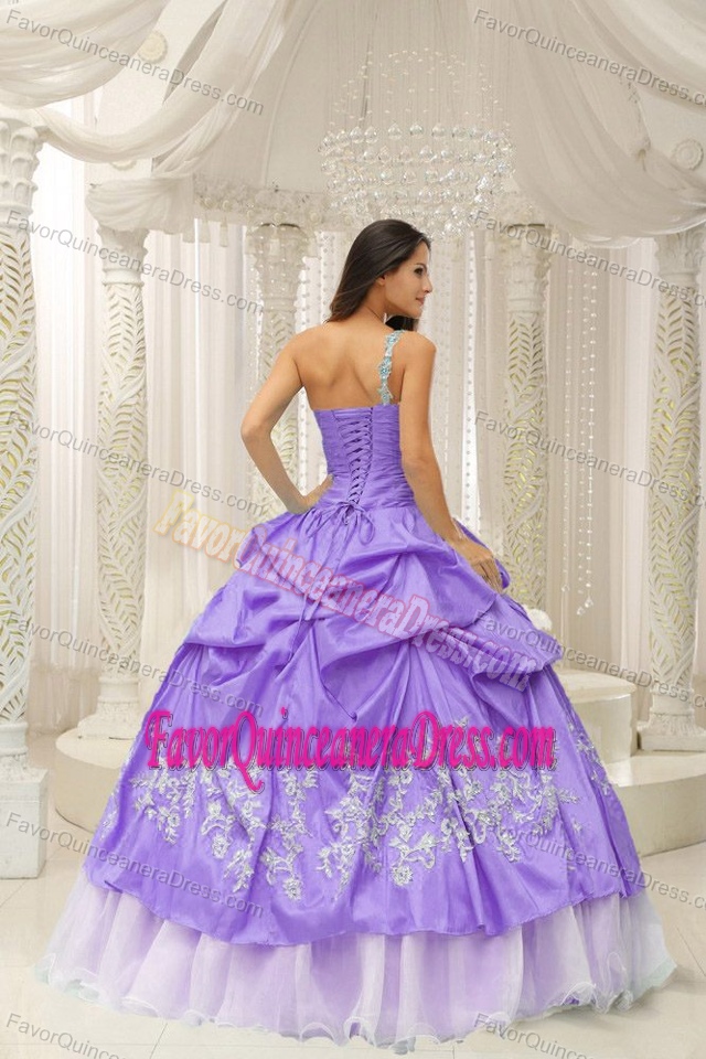 Modest One Shoulder Lavender Quinces Dresses with Appliques in Taffeta