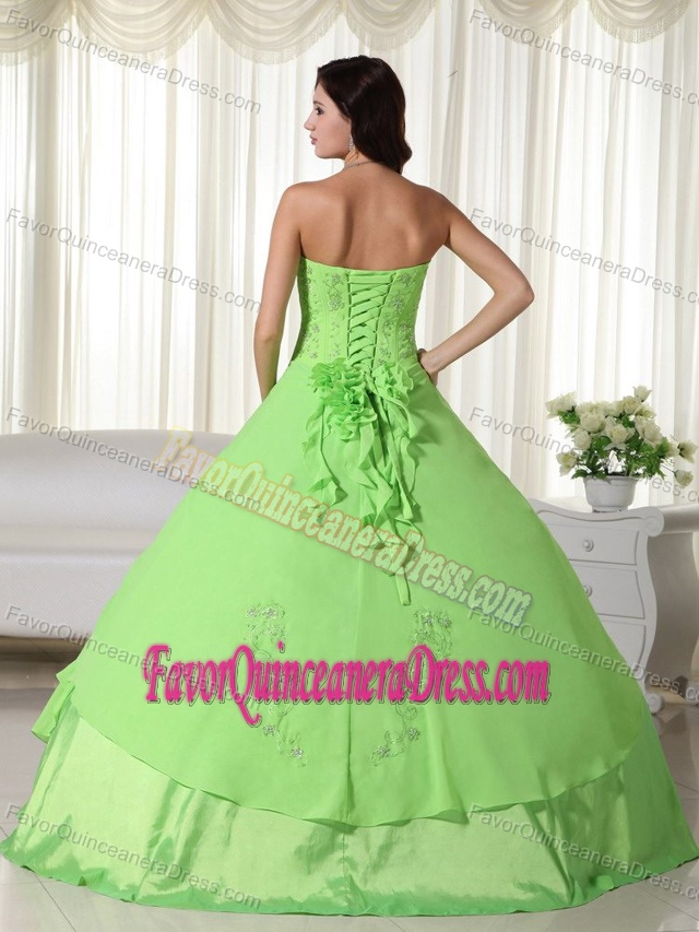 Vintage-Inspired Chiffon Spring Green Sweetheart Quinceanera Gown Beaded