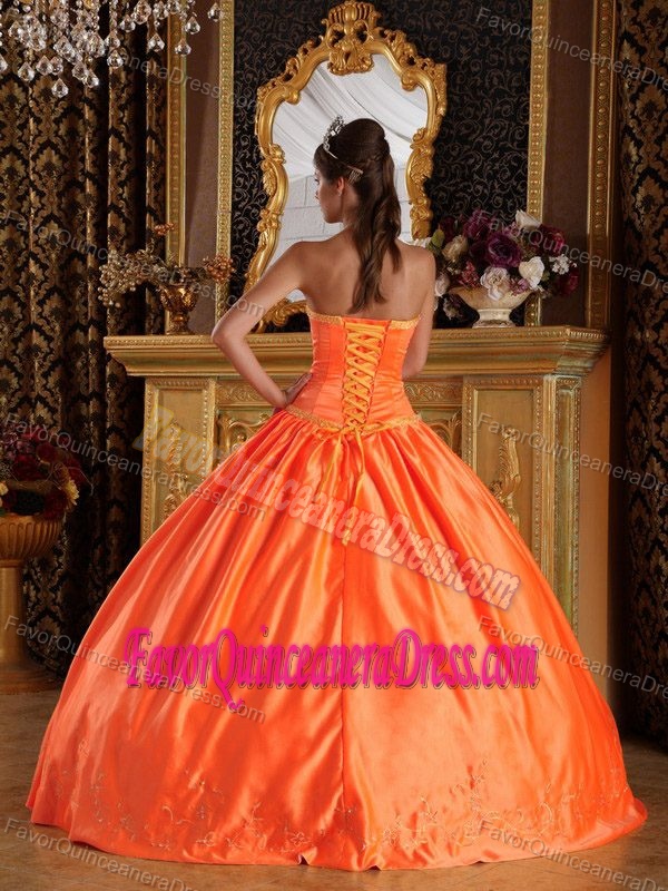 2014 Orange Red Ball Gown Strapless Quinceanera Dress with Embroidery