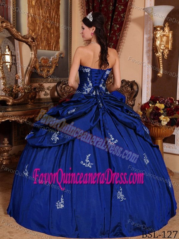 Lovely Royal Blue Pick-ups Taffeta Quinceanera Gowns with Appliques