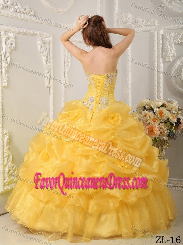 Popular Yellow Organza Ruffled Appliqued Quinces Dresses with Flowers