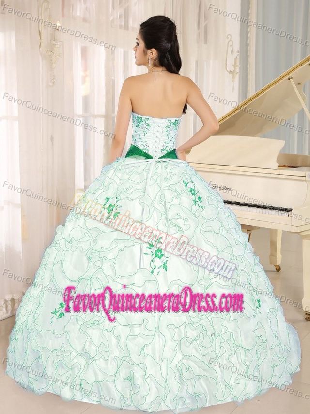 White Organza Strapless Quinceanera Gown Dresses with Embroidery