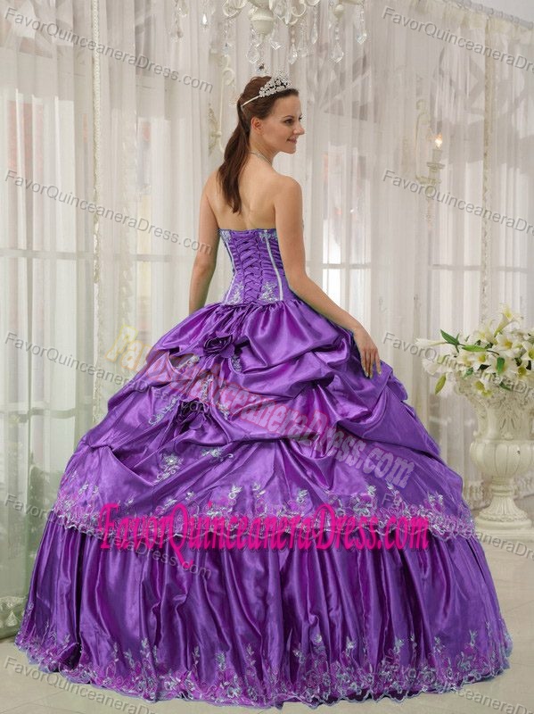 Beaded and Appliqued Purple Strapless for Quinceanera Gowns in Taffeta