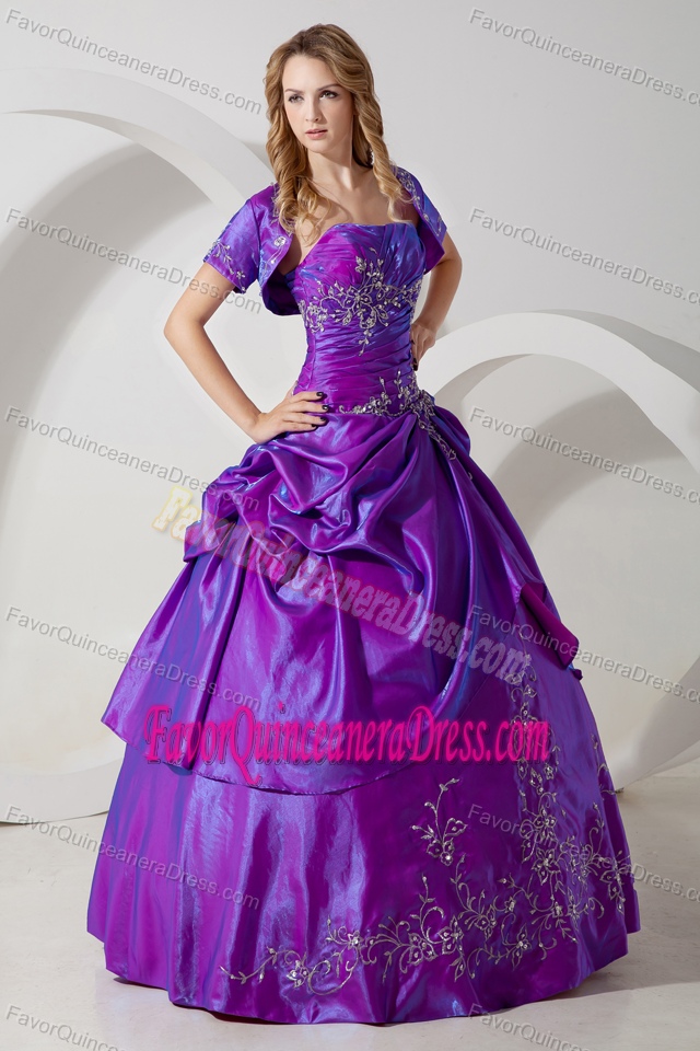 Elegant Strapless Taffeta Quince Dresses with Embroidery in Purple