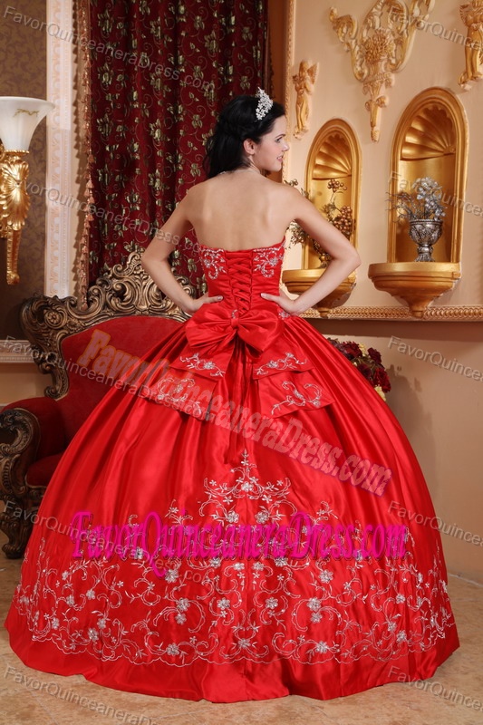 Popular Red Strapless Floor-length Taffeta Embroidery Quinceanera Gowns
