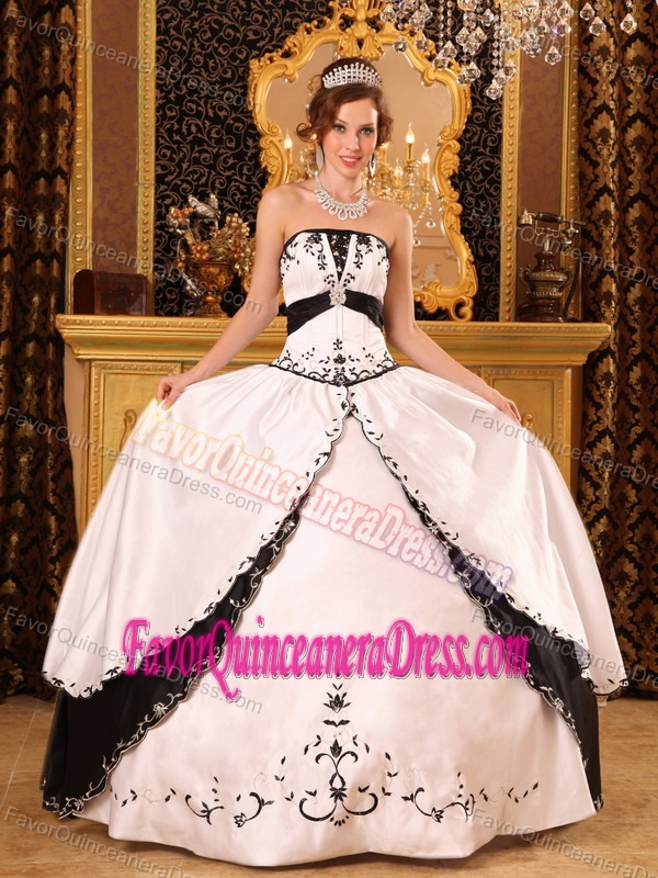 Lovely Embroidered Pink and Black Quinceanera Gown Dresses in Satin