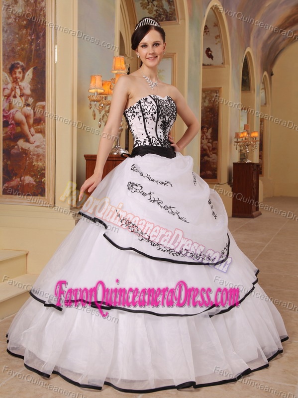 Fabulous Black and White Organza Satin Sweet 16 Dresses with Embroidery