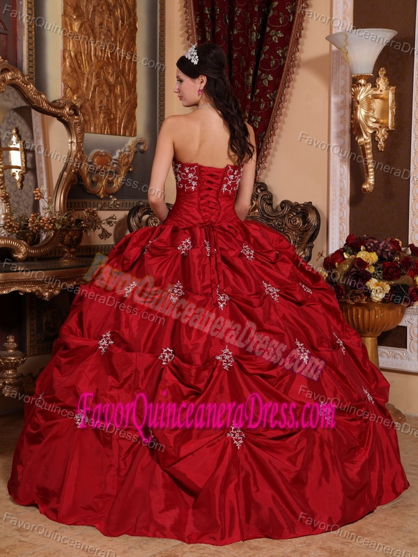 Well-packaged Appliques Strapless Taffeta Quinceanera Dresses in Wine Red