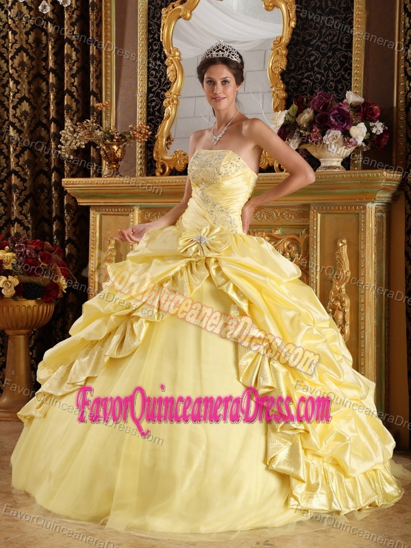 Lovely Taffeta Yellow Quinceanera Gown Dresses with Flower and Beading