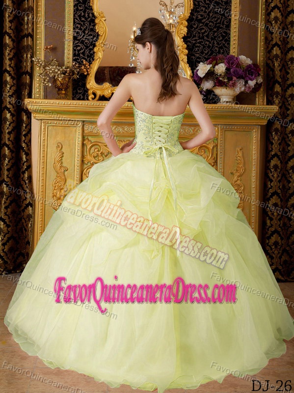 Romantic Yellow Green Organza Quinceanera Dress with Beads Patterns