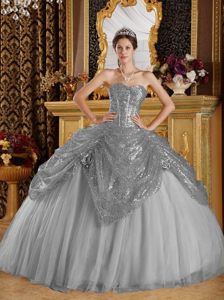 Grey Sweetheart Sequined and Tulle Quince Dresses with Handle Flowers